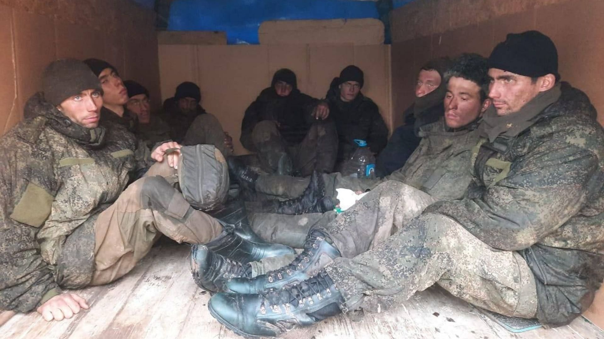Фото:&nbsp;пленные солдаты российской армии Сумская область, Роменский район.